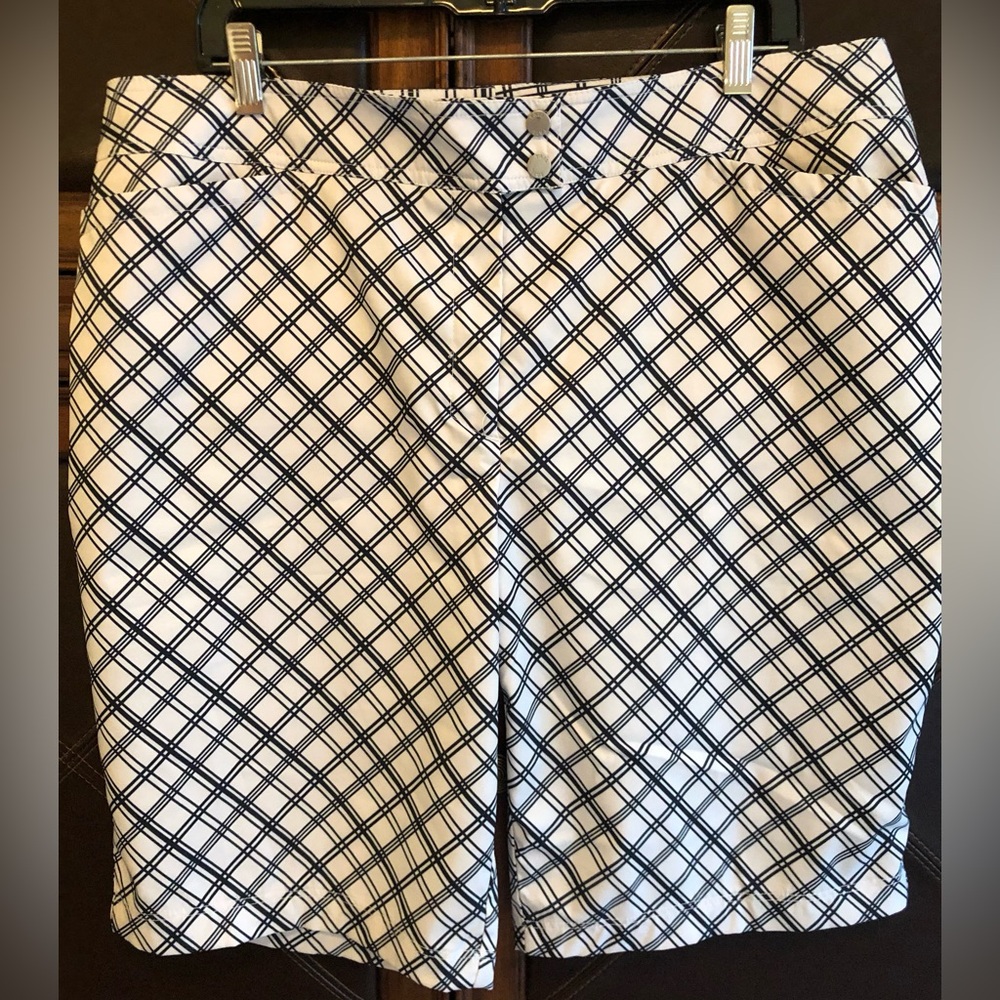 Ladies Bermuda golf shorts - Size 16